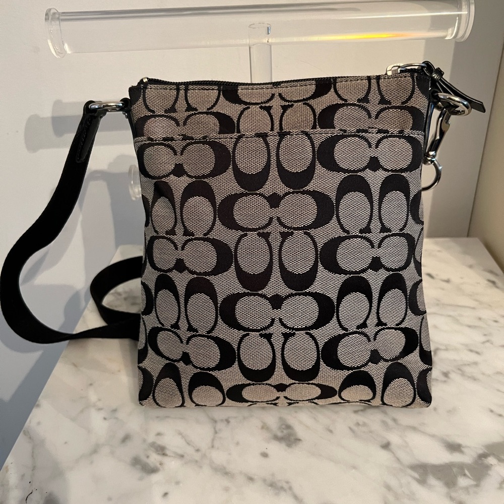 Coach Handbag - Picture 4 of 6